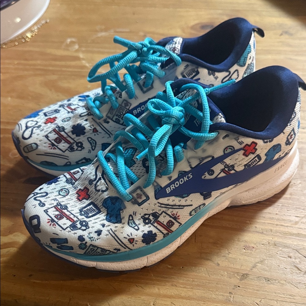 Brooks Trace 3 Hero 3.0 Medical Running Shoes Women’s 6.5 Wide Nurse EMS Print